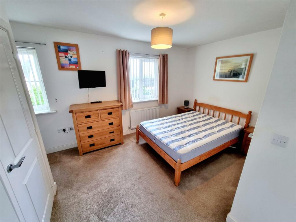 Bed 1.jpg