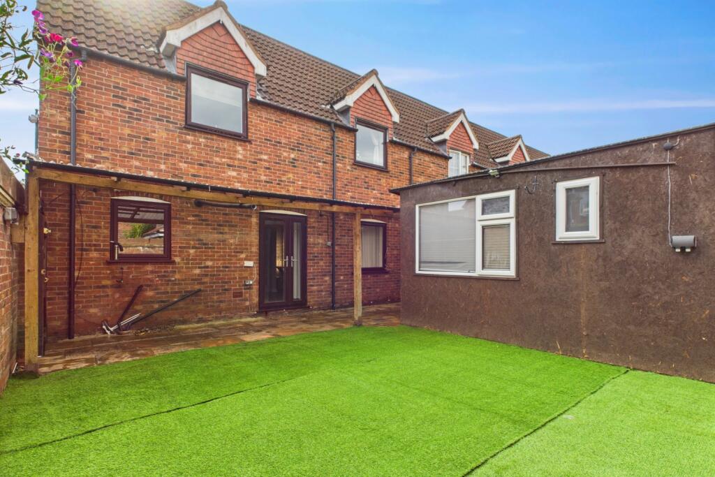 EweMove Spalding - Chamomile Way - Garden