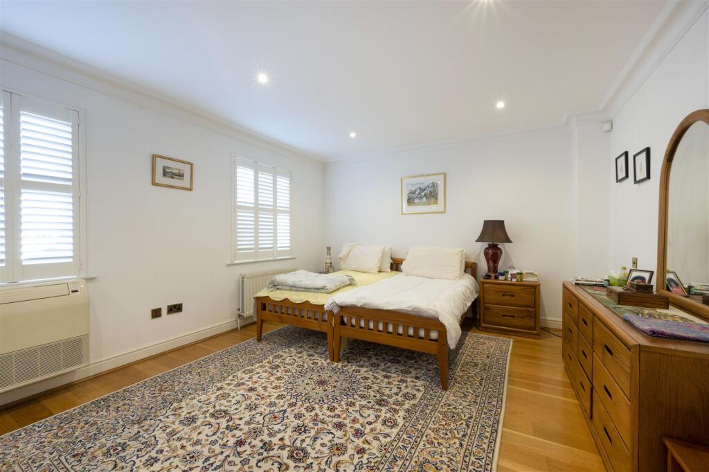 5 Rydon Mews,20.jpg