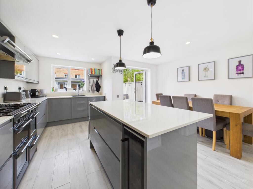 CAM02119G0-PR0419-STILL018