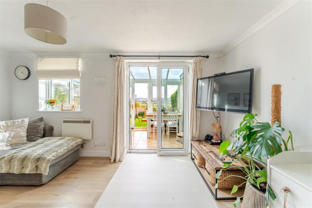 5 Church Court, Church Road, Redhill BS40 5SG 41.j