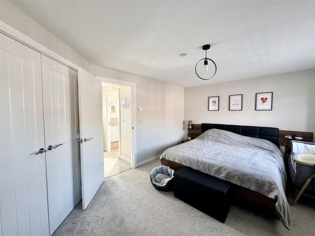 PRINCIPAL BEDROOM