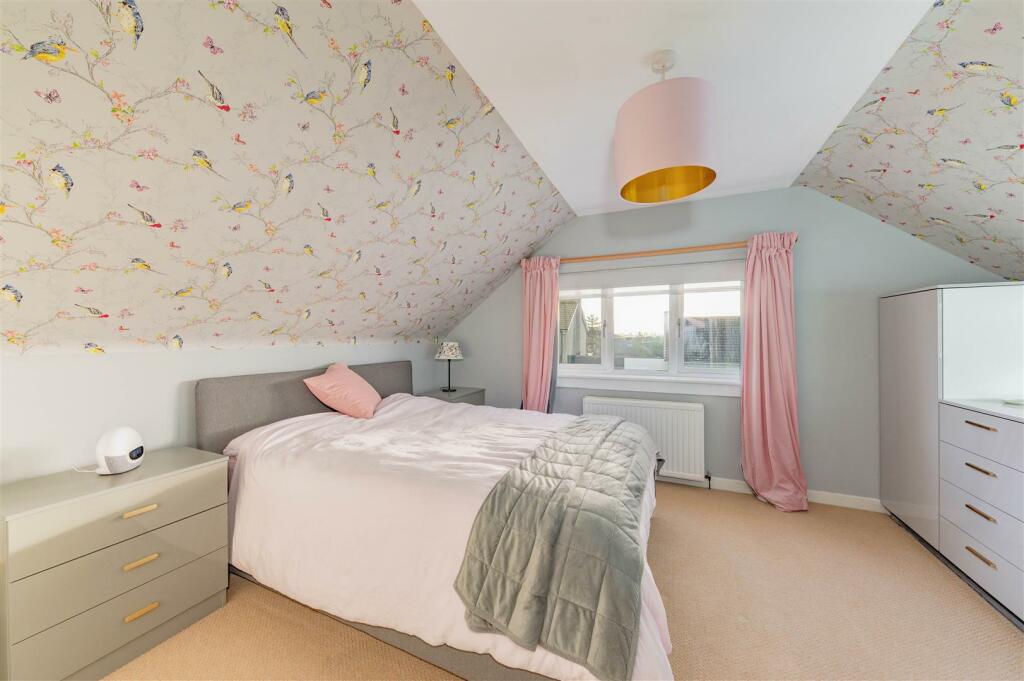5 Rosemount Road Birkhill-4.JPG