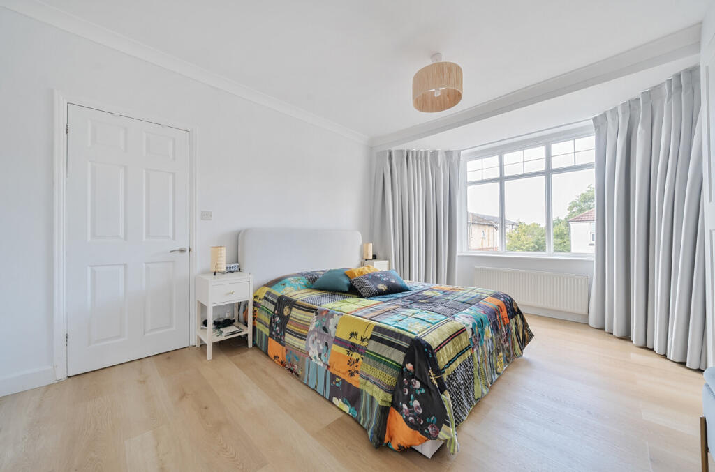 1332044-4-688a1bf...