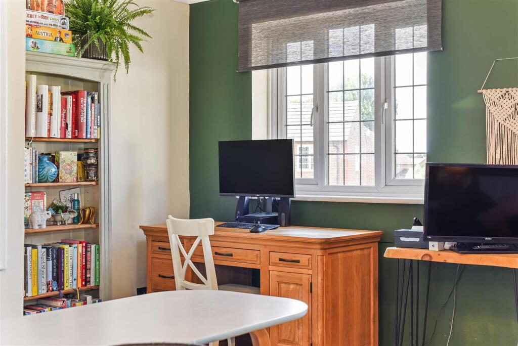 Sitting/Dining Room
