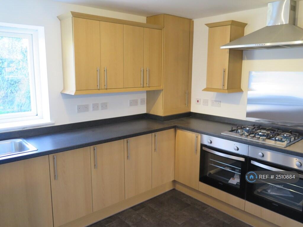 Kitchen With 2 Ovens, Dishwasher And Much More