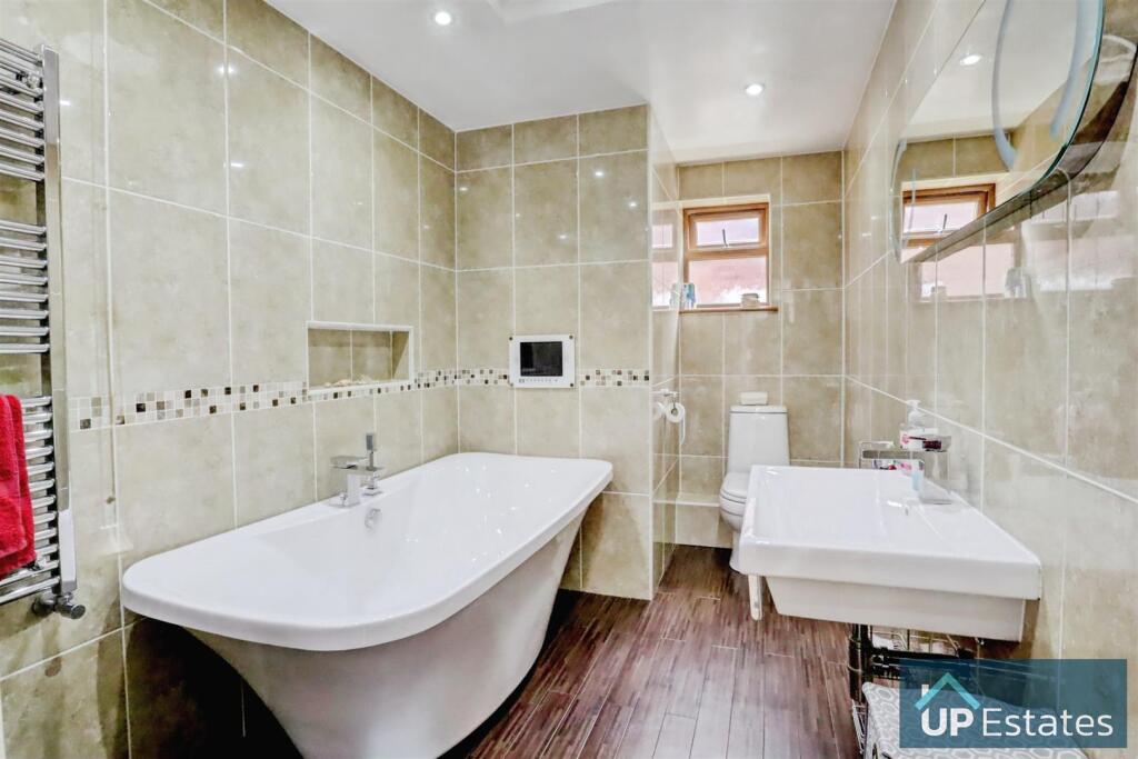 Bathroom2.jpg
