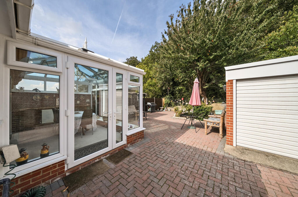 1361523-5-68da75a...