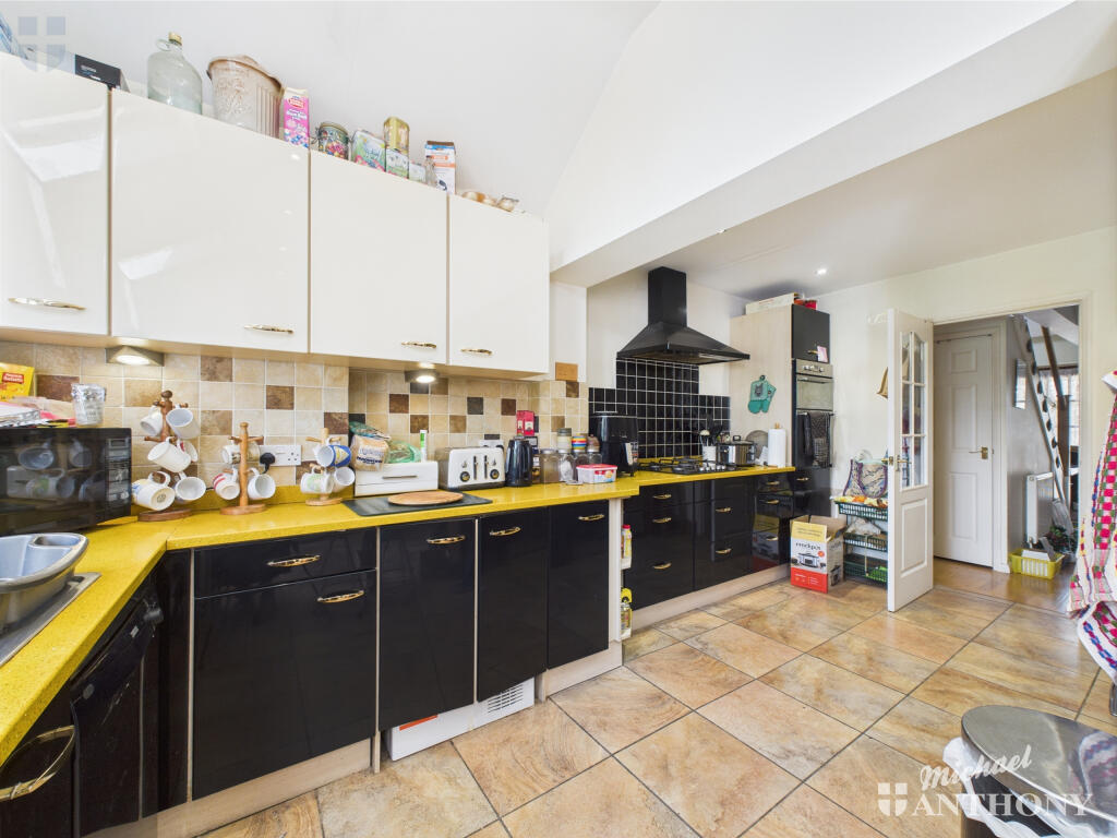 CAM03218G0-PR0636-STILL009