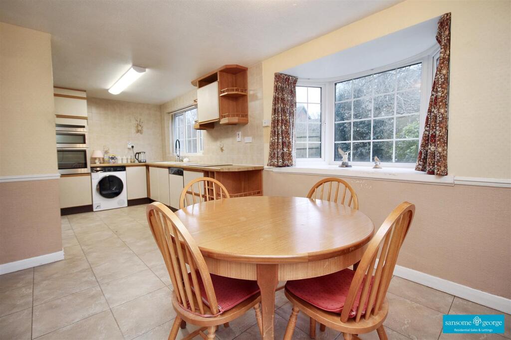Breakfast Area to Kitchen