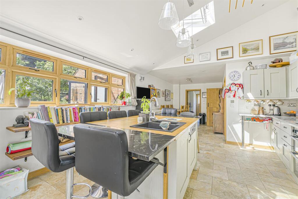 Kitchen..jpg