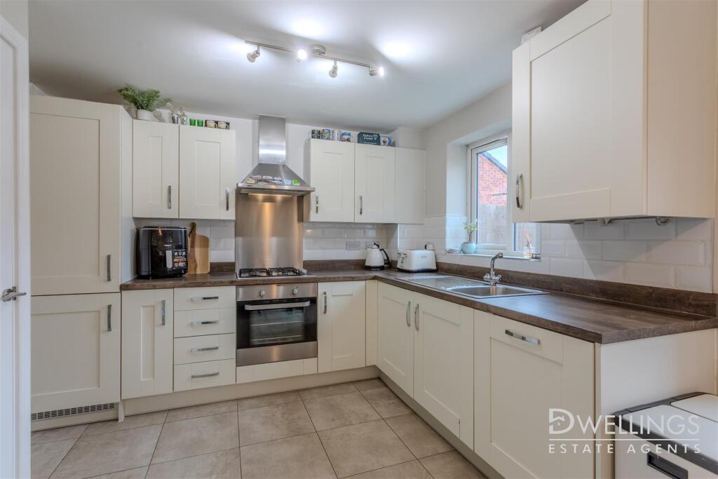 DWELEST - 19 Bishop Place, DE13 9EX-0005.jpg