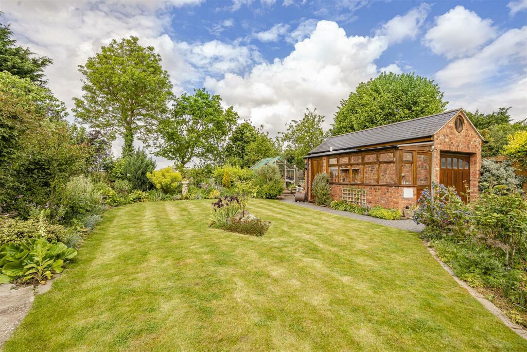 32a High Street, Paulerspury