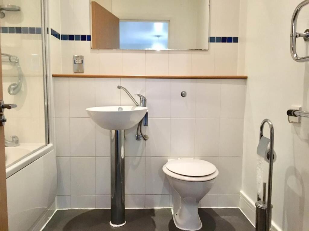 Ensuite1.jpg