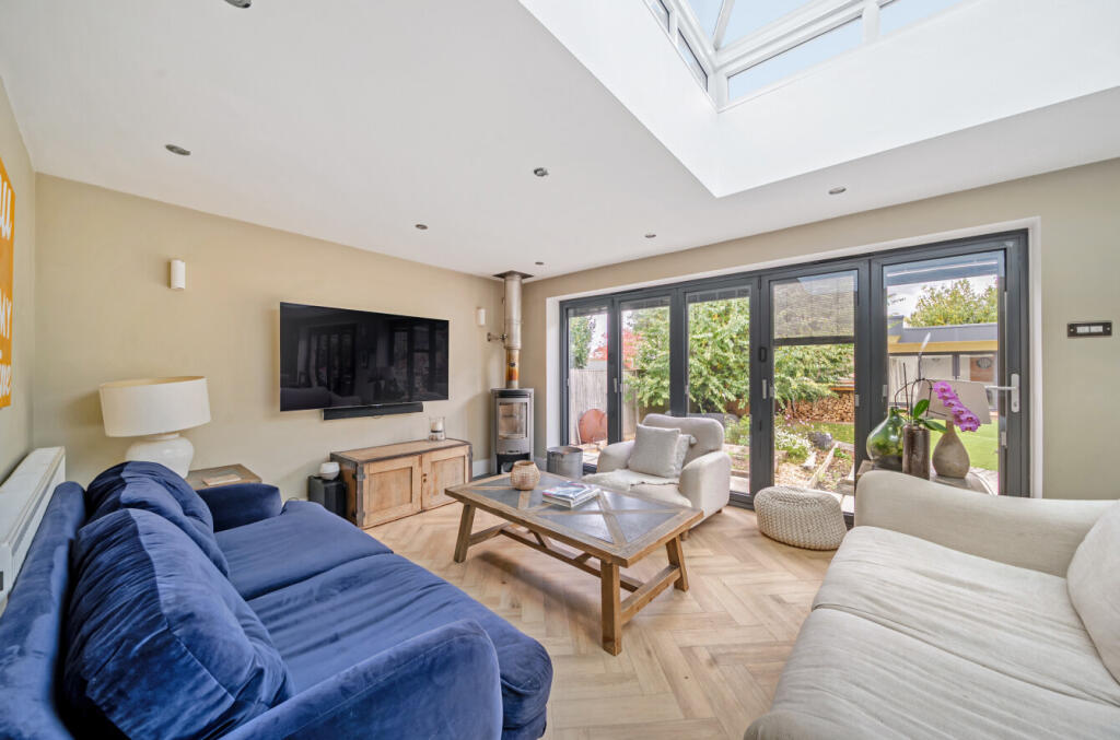 1369598-7-68f1654...