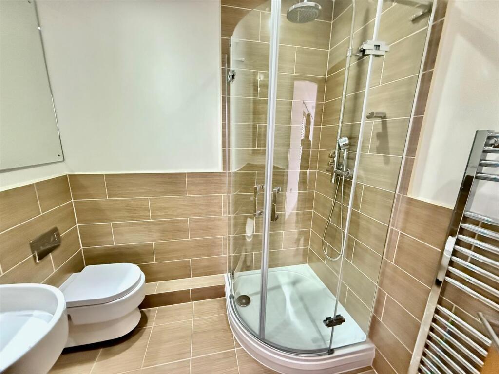 Shower room The Oak.jpg