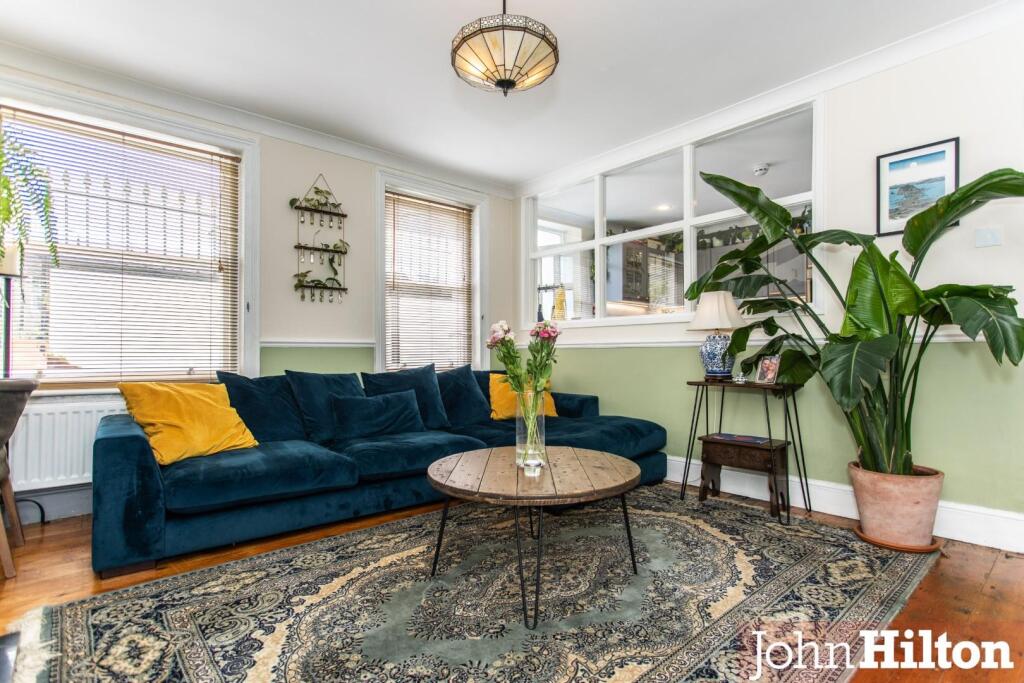 Roundhill Crescent-22.jpg