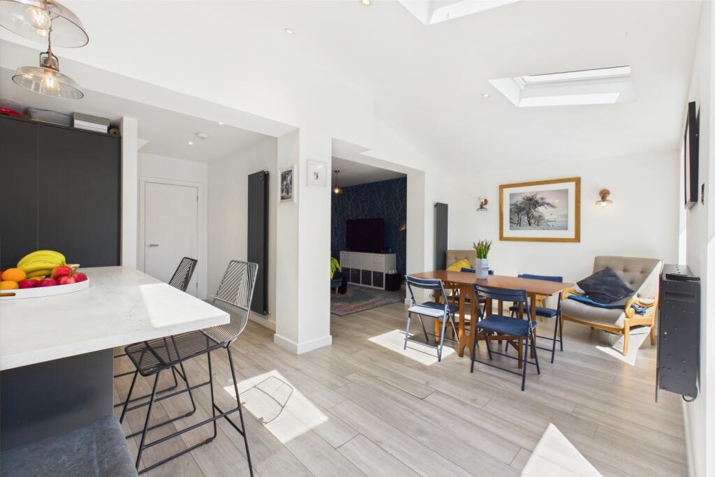 CAM03162G0-PR0260-STILL010