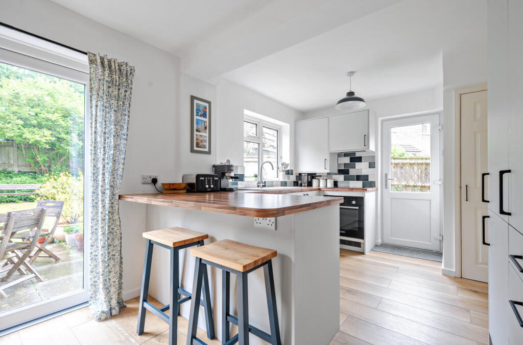 1303083-15-683ee9...