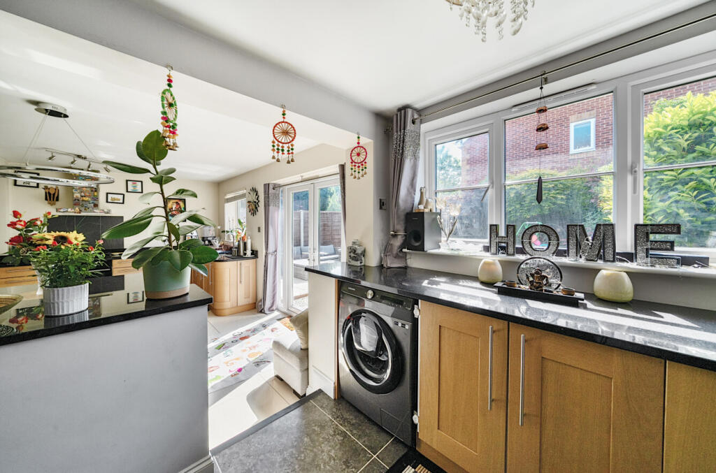 1294539-16-683045...