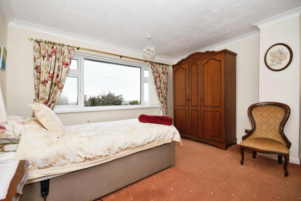 BED 2 01.jpg