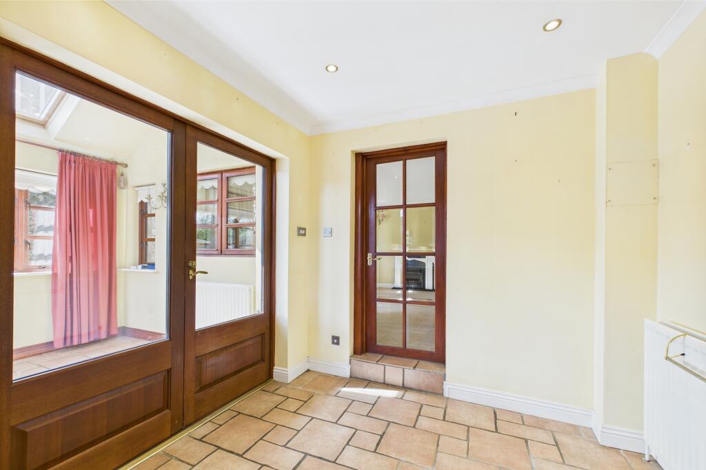 CAM04201G0-PR0080-STILL018