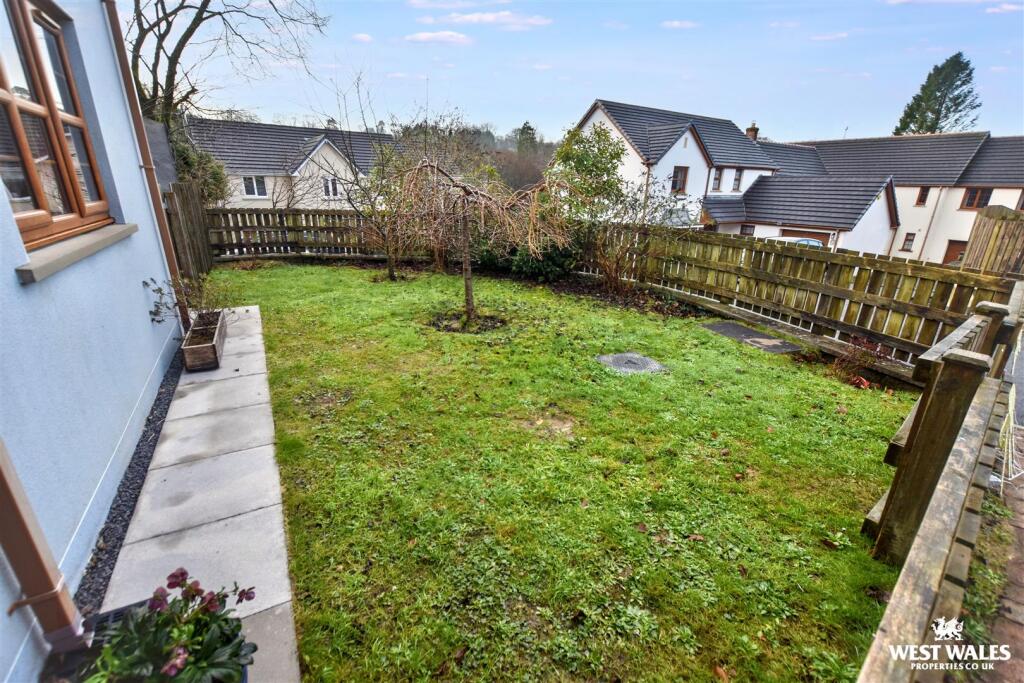 4 - 2025-12-12T203821.214.jpg