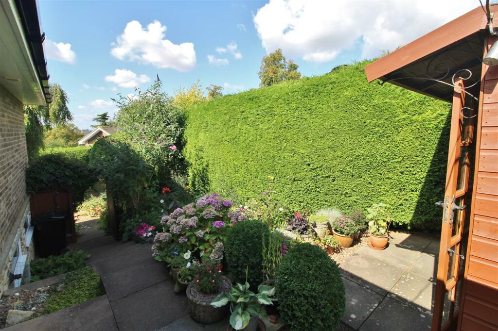 SIDE GARDENS
