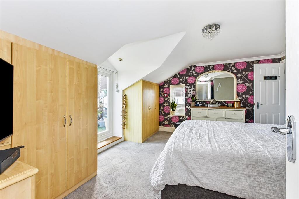 Bedroom 1.jpg