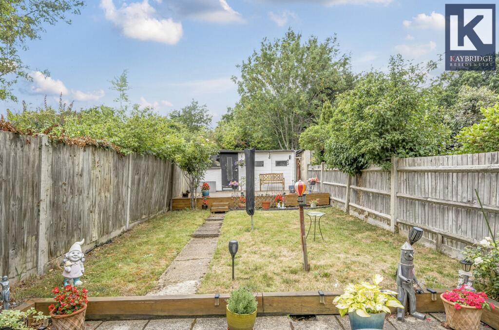 Worcester Park - KT4 8XZ