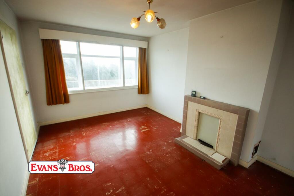 OPEN PLAN LOUNGE / DINING ROOM