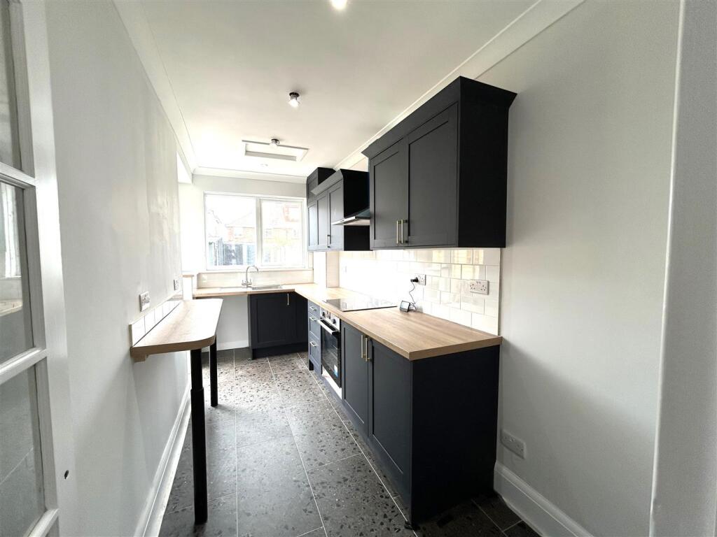 kitchen 2.jpg