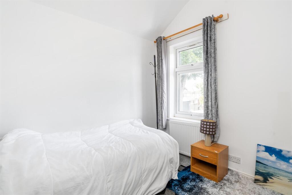 86 Douglas Road_3.jpg