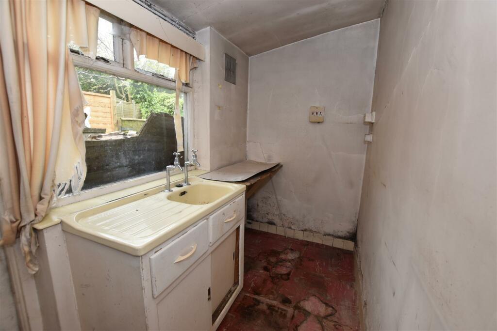 Kitchen.JPG
