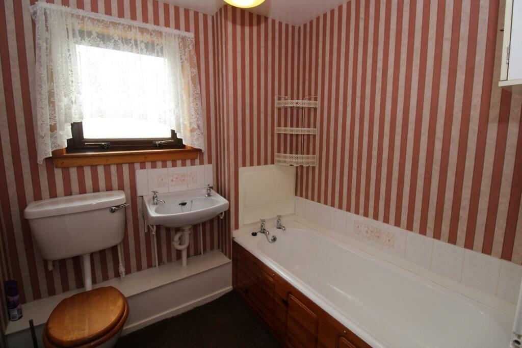 BATHROOM.JPG