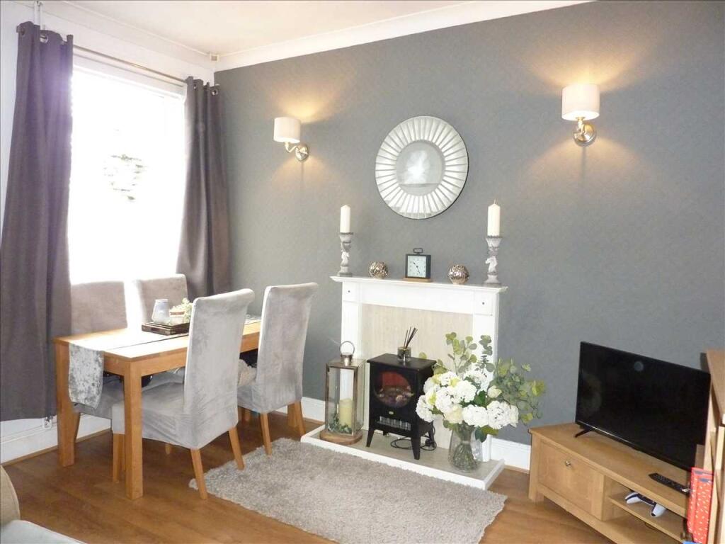 LIVING/DINING ROOM