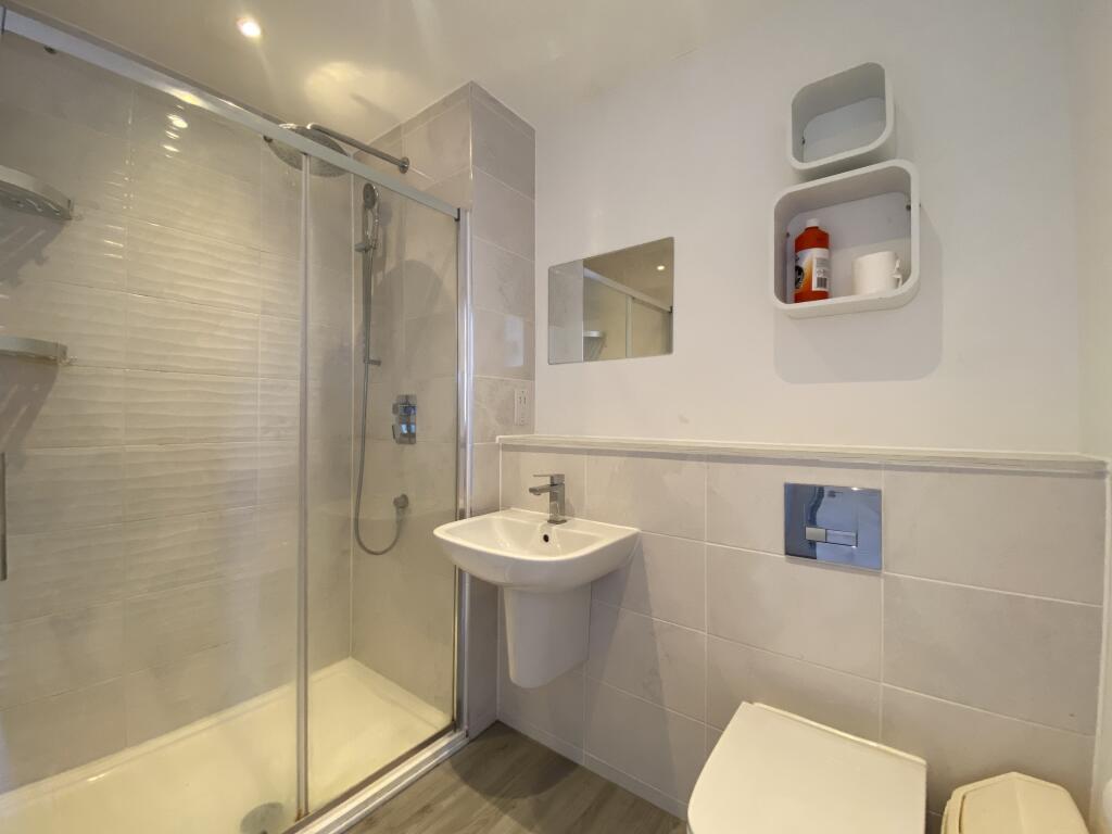 en-suite shower room