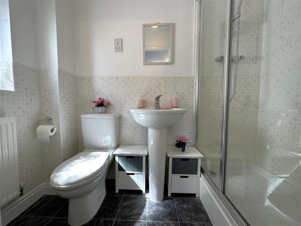 En-Suite Shower Room 571