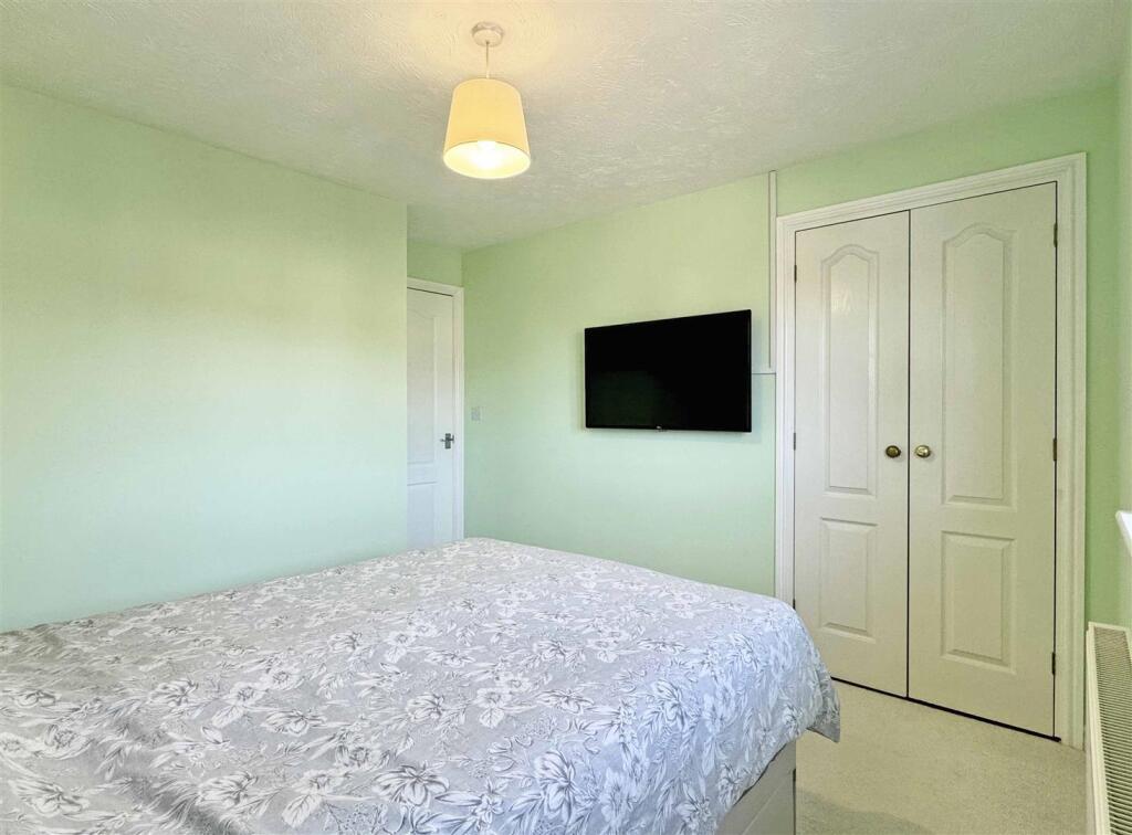 Master Bedroom b.jpg