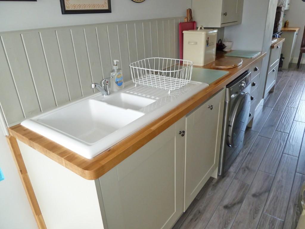 White enamel sink