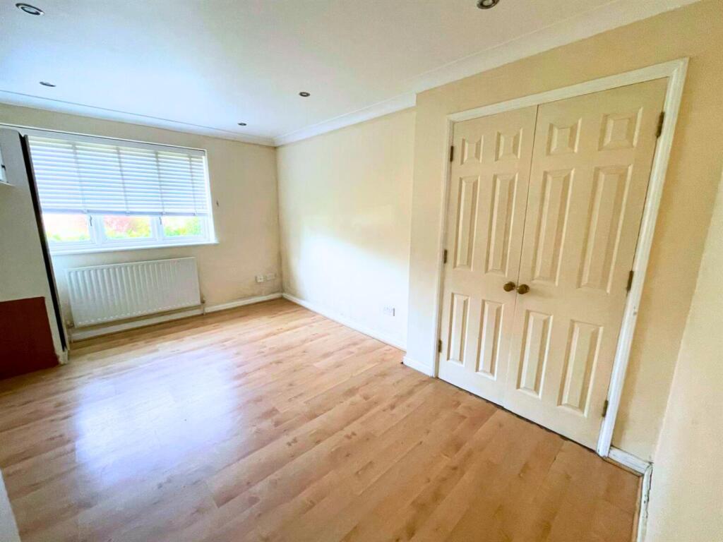 WhatsApp Image 2025-05-13 at 16.52.06_ee812016 - E