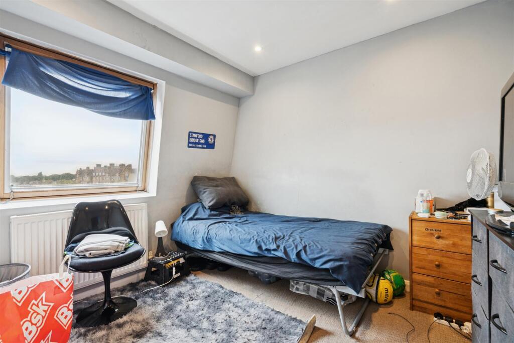 10b Tooting High Street SW17 0RG bedroom 2.jpg