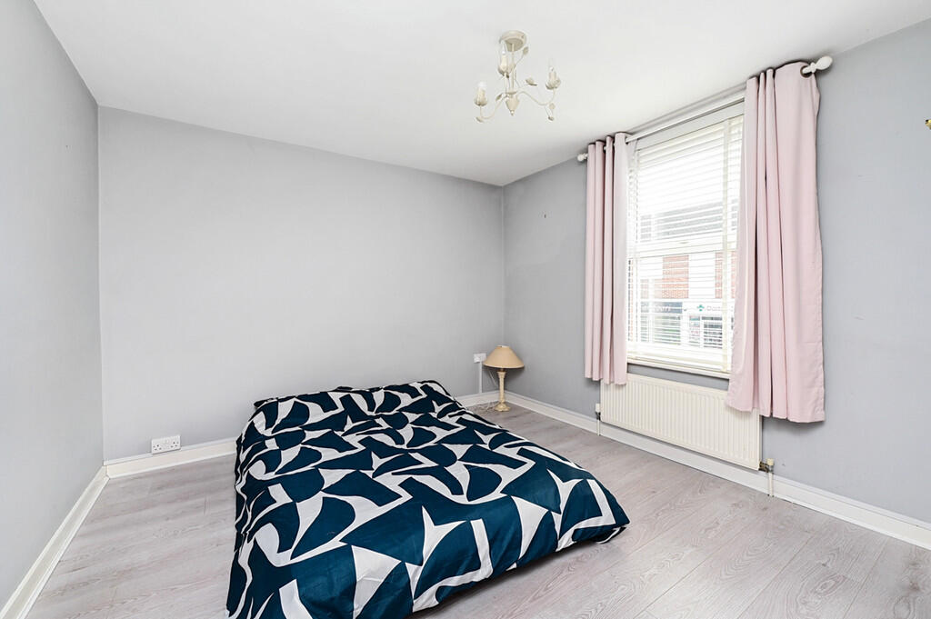 4 The Crescent (1...