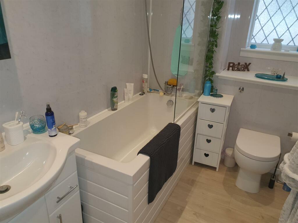 BATHROOM/W.C