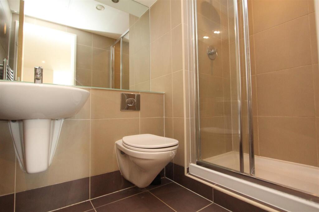 Ensuite.JPG