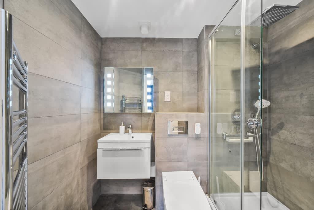 3 Bed - 10 - Ensu...