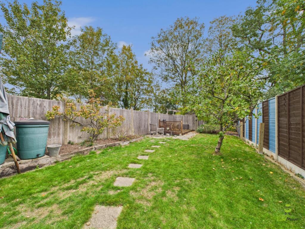 CAM03779G0-PR0305-STILL012