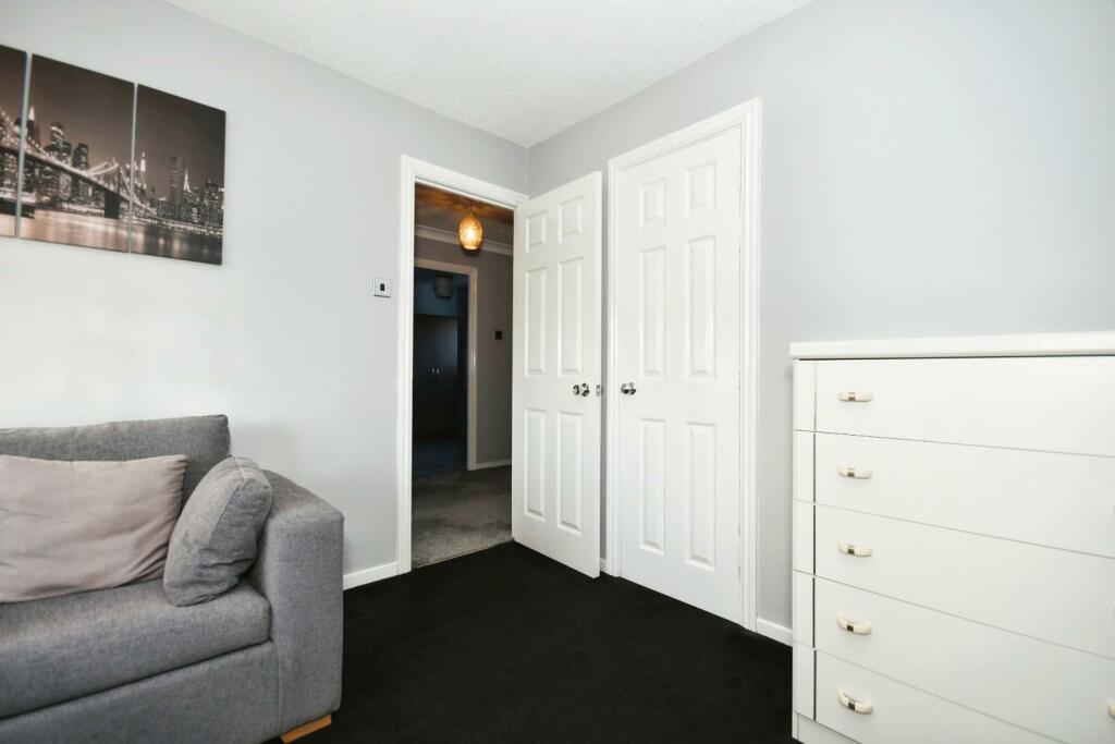 BEDROOM 2 02.jpg