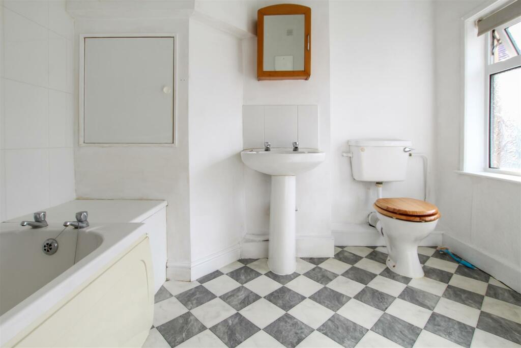 Bathroom-4.jpg