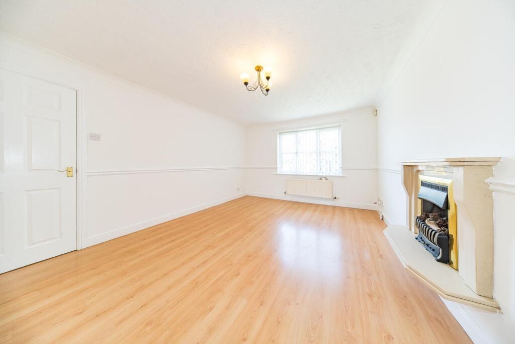 26 Lloyd Road lounge 3.jpg